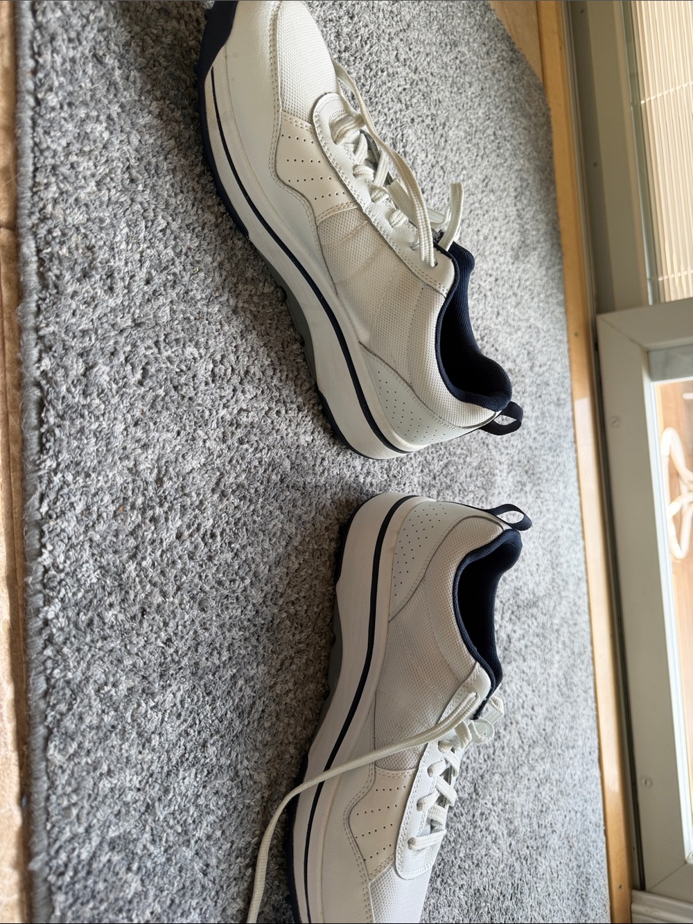 Golf sketchers White and Navy Low-Top golf Sneakers only worn once 😊size 12 - Picture 8 of 9